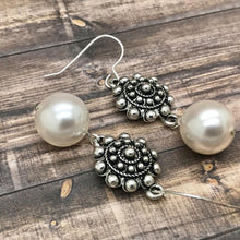 Load image into Gallery viewer, Vintage Pearl Earrings
