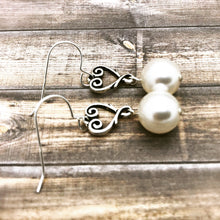 Charger l&#39;image dans la galerie, Bridal Pearl Earrings
