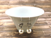 Lade das Bild in den Galerie-Viewer, Simple Pearl Earrings Jewelry 
