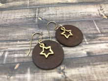 Lade das Bild in den Galerie-Viewer, Small Wooden Hand Painted Earrings with a star charm
