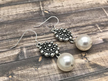 Charger l&#39;image dans la galerie, Drop Pearl Earring Sterling Silver
