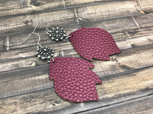 Cargar imagen en el visor de la galería, Leaf Leather Earrings
