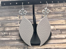 Lade das Bild in den Galerie-Viewer, Novelty Leather Earrings
