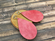 Cargar imagen en el visor de la galería, Long dangling Earrings with Leather and Heart Charm
