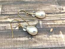 Lade das Bild in den Galerie-Viewer, Dainty Bridal Earrings
