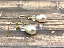 Cargar imagen en el visor de la galería, Pearl Fall Earrings gift Ideas
