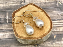 Lade das Bild in den Galerie-Viewer, Dainty Bridal Earrings
