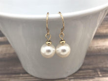 Load image into Gallery viewer, One Pearl Earrings
