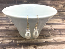 Lade das Bild in den Galerie-Viewer, Pearl Drop Earrings
