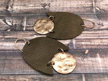 Cargar imagen en el visor de la galería, Dangle Drop Earrings-Leather
