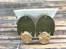 Lade das Bild in den Galerie-Viewer, Novelty Leather Earrings
