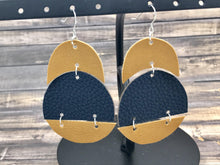 Lade das Bild in den Galerie-Viewer, Leather Dangle Earrings
