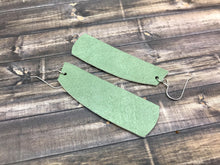 Charger l&#39;image dans la galerie, Light Green  Earrings
