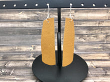 Lade das Bild in den Galerie-Viewer, Lightweight Earrings
