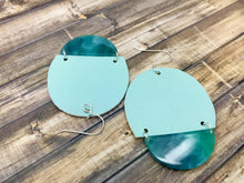 Lade das Bild in den Galerie-Viewer, Round Earrings
