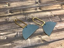 Lade das Bild in den Galerie-Viewer, Leather and Metal Handcrafted Dangle Earrings 
