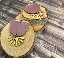 Cargar imagen en el visor de la galería, Boho Leather Earrings
