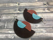 Lade das Bild in den Galerie-Viewer, unique earrings design
