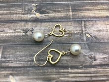 Load image into Gallery viewer, Handmade Pearl Dangle Earrings
