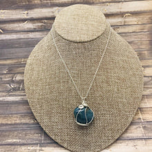 Charger l&#39;image dans la galerie, Gemstone Pendant Necklace - Apatite - G Squared Designs
