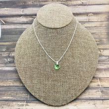 Cargar imagen en el visor de la galería, Sterling Silver Chain with Green Peridot Pendant
