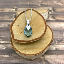 Cargar imagen en el visor de la galería, Aqua Crystal Pendant Necklace
