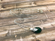 Cargar imagen en el visor de la galería, Emerald Crystal Pendant Necklace - G Squared Designs
