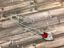 Cargar imagen en el visor de la galería, Women&#39;s Necklace with Red Crystal and Silver bail
