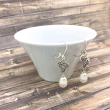 Cargar imagen en el visor de la galería, Sterling Silver Filigree Heart and Teardrop Pearl Earrings for Mother of the Groom
