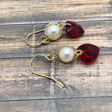 Lade das Bild in den Galerie-Viewer, Drop Dangle Earrings with Pearl and Red Heart
