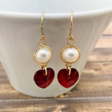 Cargar imagen en el visor de la galería, Gold Pearl Earrings with Heart Charm
