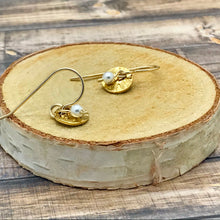 Cargar imagen en el visor de la galería, Small Pearl Earrings with Gold Plated Disc and Gold filled Ear Hooks
