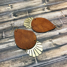 Charger l&#39;image dans la galerie, Unique Brass and Leather Earrings for Women
