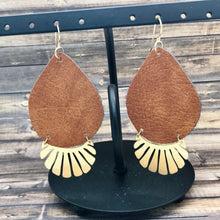 Cargar imagen en el visor de la galería, Handmade Earrings with Brown Leather and Brass Charm
