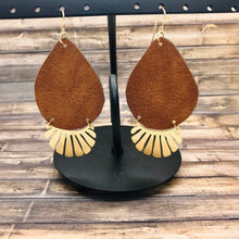 Cargar imagen en el visor de la galería, Whimsical Dangle Earrings made of Leather and Brass
