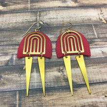 Charger l&#39;image dans la galerie, Unique Boho Leather and Brass Earrings
