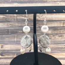 Charger l&#39;image dans la galerie, Dangle Silver and pearl Earrings for Birthday Gift
