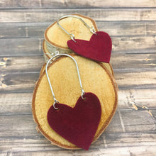 Charger l&#39;image dans la galerie, Silver Hoop Heart Earrings
