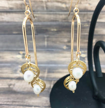 Load image into Gallery viewer, Long U hoop and Freshwater Pearls Earrings
