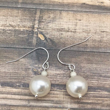 Cargar imagen en el visor de la galería, Pearl Earrings with Sterling Silver Hooks
